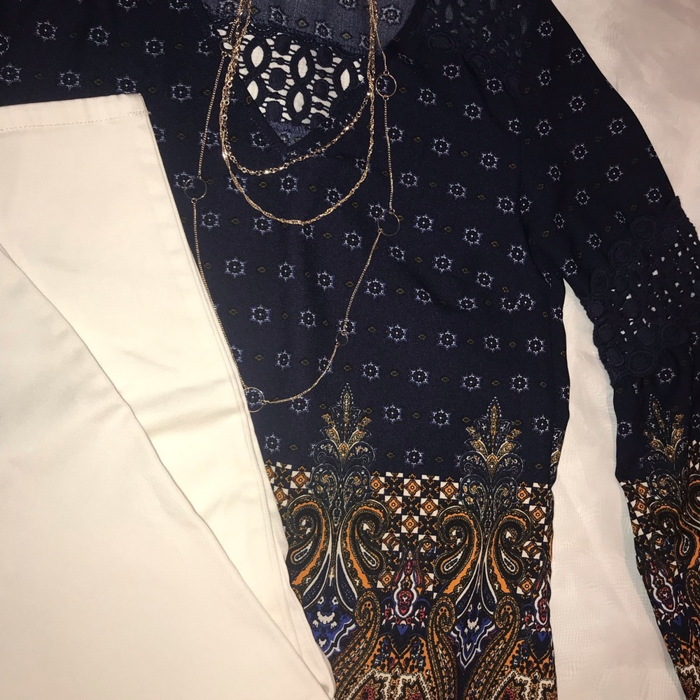 V neck blouse - Picture 2 of 5